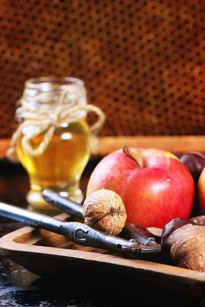 Honey, nuts and apples — Stock Photo, Image