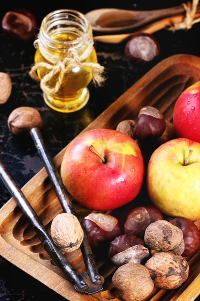 Honey, nuts and apples — Stock Photo, Image