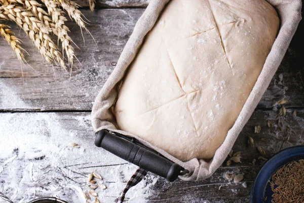 Cuocere il pane — Foto Stock