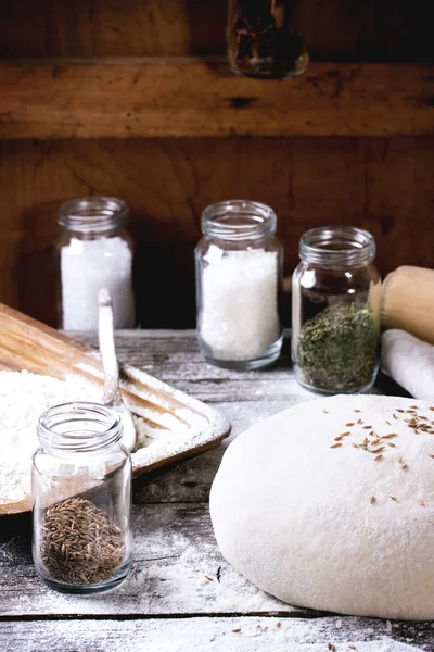 Cuocere il pane — Foto Stock