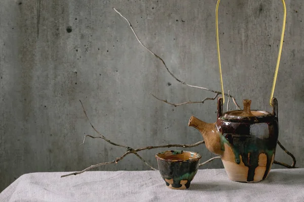 Cafeteira Bule Cerâmica Artesanal Artesanal Com Xícara Chá Verde Quente — Fotografia de Stock