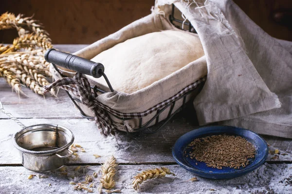 Cuocere il pane — Foto Stock