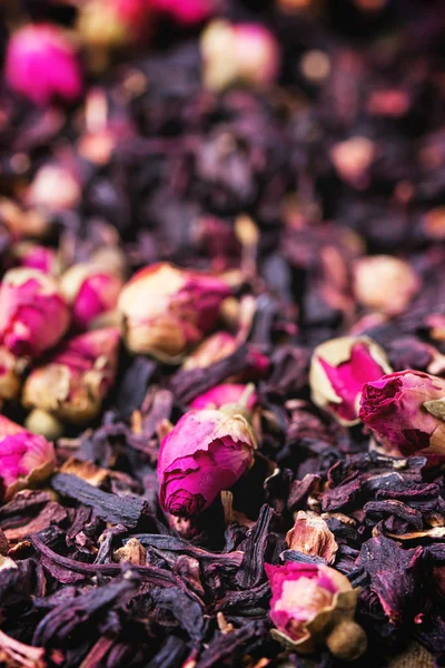 玫瑰花茶和干的芙蓉花 — 图库照片