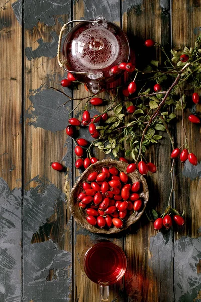 Cam Çaydanlıkta Gül Kalçası Çayı Eski Ahşap Arka Planda Duran — Stok fotoğraf