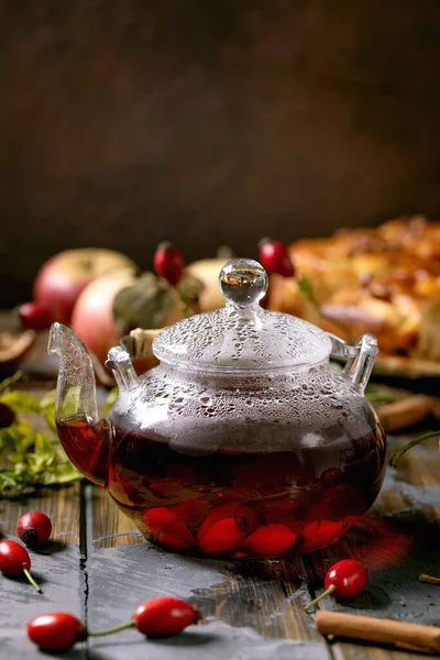 Rosehip Berries Herbal Tea Glass Teapot Standing Old Wooden Plank — Stock Photo, Image