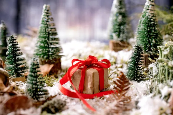 Tarjeta Felicitación Navidad Año Nuevo Caja Regalo Papel Artesanal Con —  Fotos de Stock