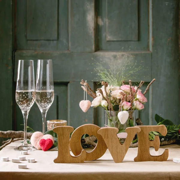 Άγιος Βαλεντίνος Ημέρα Γάμο Ρομαντικό Τραπέζι Ρύθμιση Ξύλινα Γράμματα Αγάπη Φωτογραφία Αρχείου