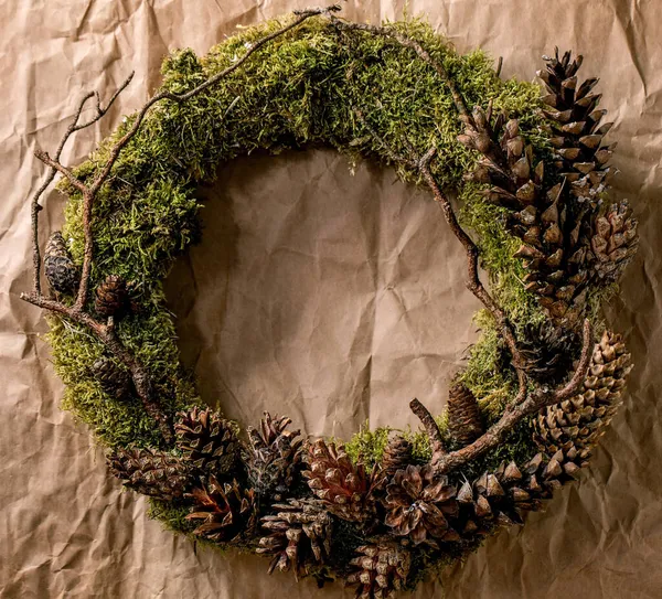 Yapımı Diy Noel Tatili Çelengi Doğal Moda Orman Yosunu Buruşuk — Stok fotoğraf
