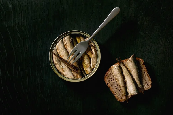 Open Can Canned Baltic Smoked Sprats Sardine Oil Slice Rye — Stock Photo, Image