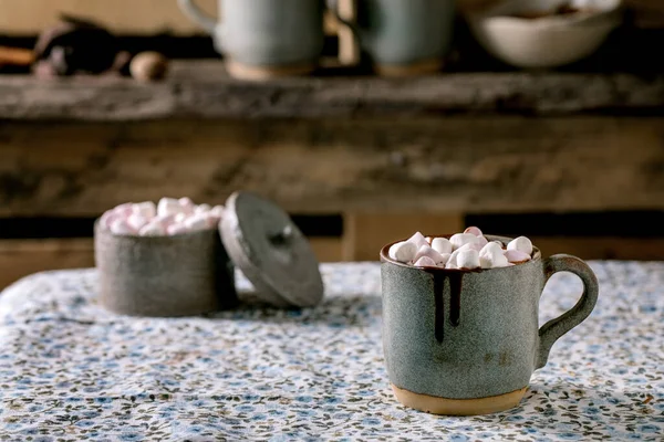 Ceramic Mug Hot Spicy Homemade Chocolate Winter Drink Jar Marshmallow — 스톡 사진