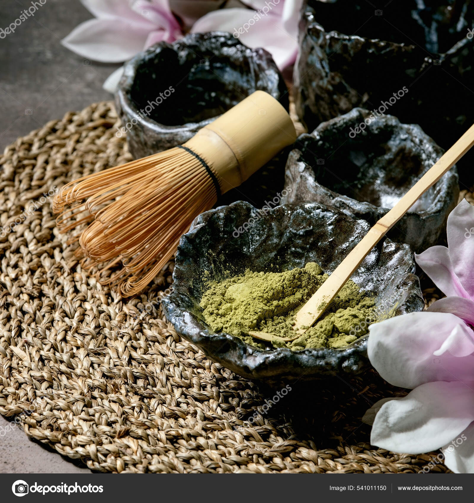 https://st.depositphotos.com/2036925/54101/i/1600/depositphotos_541011150-stock-photo-japanese-matcha-green-tea-powder.jpg