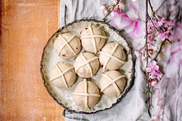 Raw Unbaked Buns Ready Bake Homemade Easter Traditional Hot Cross — Stock Photo, Image