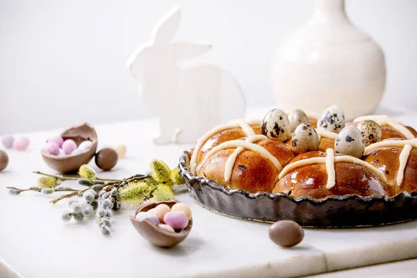 Pasticcini Tradizionali Fatti Casa Pasqua Ceramica Con Rami Salice Fiore — Foto Stock