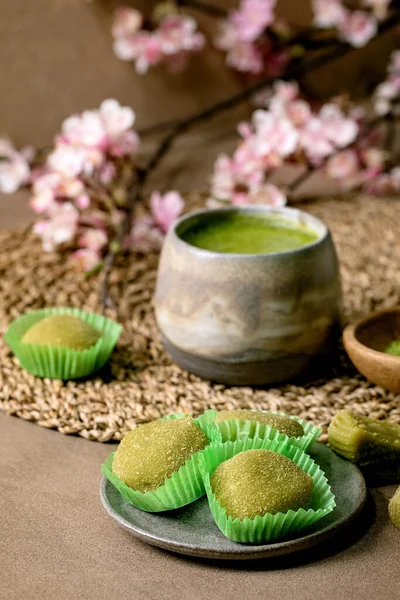 Asian Rice Dessert Sweet Green Matcha Mochi Cup Frothed Matcha — Stock Photo, Image