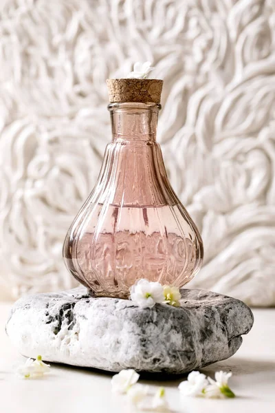 Beautiful Pink Transparent Bottle Perfume Cork Standing Textured Stone White — Stock Photo, Image
