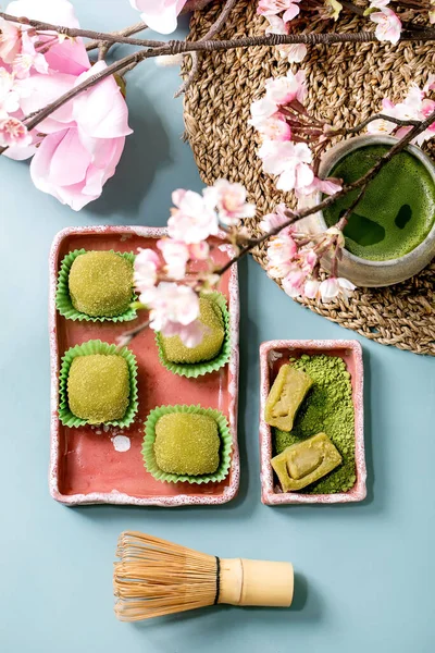 Asian Traditional Rice Dessert Sweet Green Matcha Mochi Pink Ceramic — Stock Photo, Image