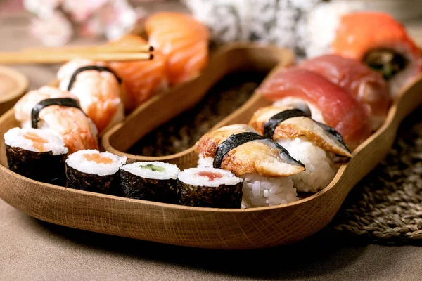 Sushi Rolls Set Traditional Japanese Dish Sushi Rolls Fresh Salmon — Stock Photo, Image