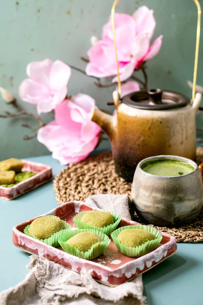 Asian Traditional Rice Dessert Sweet Green Matcha Mochi Pink Plate — Stock Photo, Image