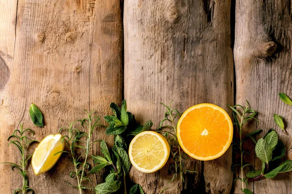 Variedad Cítricos Hierbas Limón Fresco Rodajas Orgánicas Naranja Con Ramas — Foto de Stock