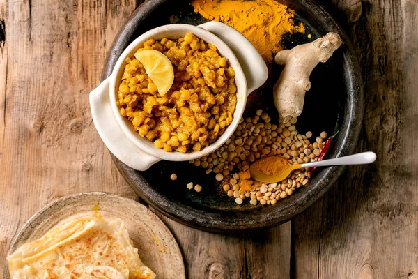 Dhal Med Rotibröd Traditionell Indiansk Gul Ärta Vegan Mat Dal — Stockfoto