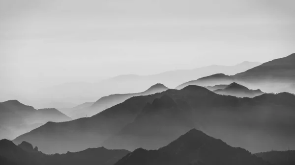 Visão Geral Das Montanhas Abstratas Preto Branco — Fotografia de Stock