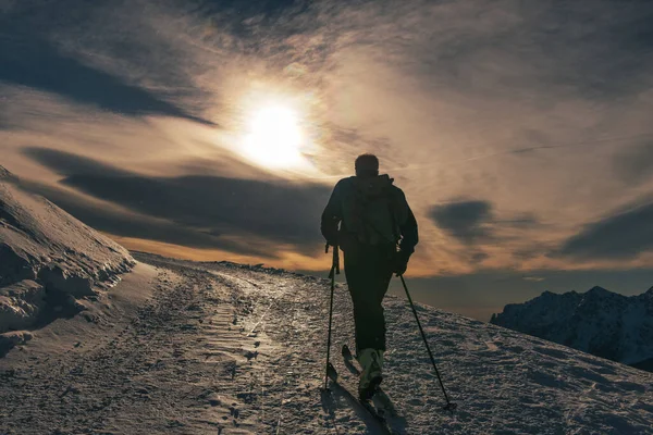 Skitoerisme Sneeuwweg Italiaanse Alpen — Stockfoto