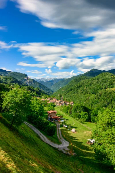 Oneta Village Dans Nord Italie Qui Abrite Maison Masque Arlequin — Photo