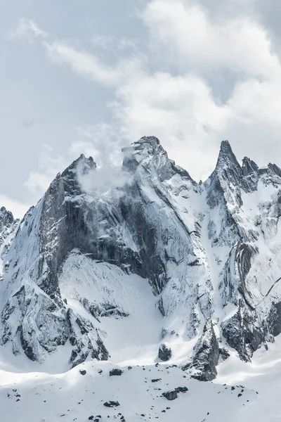 Granieten Bergen Bergtoppen Met Ijzige Sneeuw Erop — Stockfoto