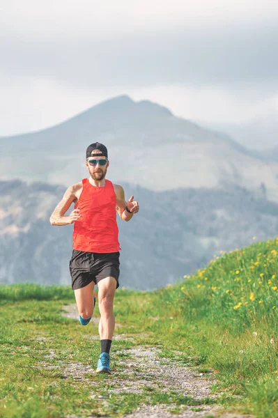Male Athlete Run Mountain Road — Stockfoto