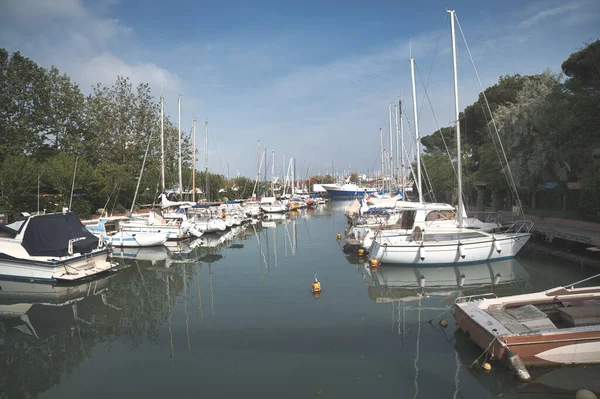 Puerto Del Canal Cesenatico Con Barcos Amarrados Emilia Romaña Mar —  Fotos de Stock