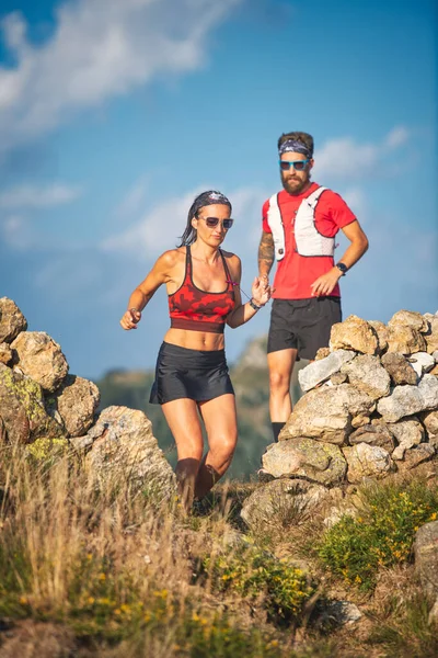 Personal Trainer His Sportswoman Client Hill Run — Stok fotoğraf