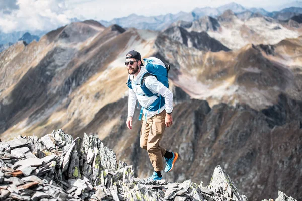 Homme Sur Crête Alpine Des Alpes Italiennes — Photo