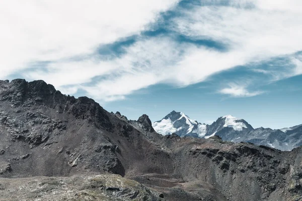 ベルニーナ山とスイスの山の中の高山風景 — ストック写真