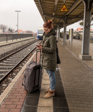 kadın tren istasyonu