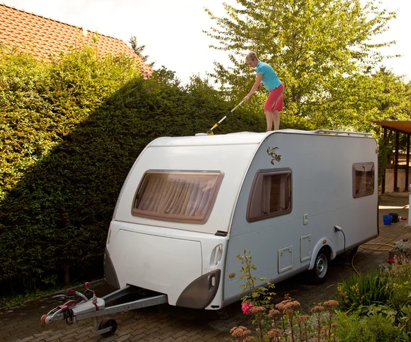 Woman washing trailer — Stock Photo, Image