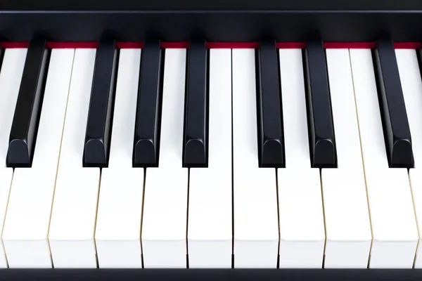 Close-up van elektrische pianotoetsen — Stockfoto