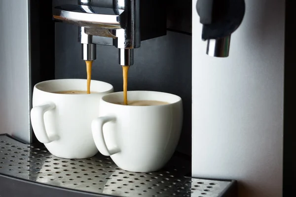 Dos tazas blancas de espresso —  Fotos de Stock