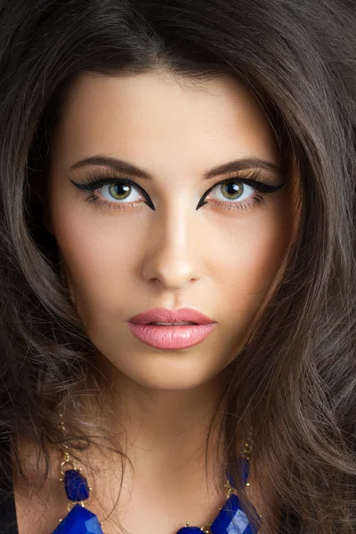 Portret van mooie brunet vrouw — Stockfoto