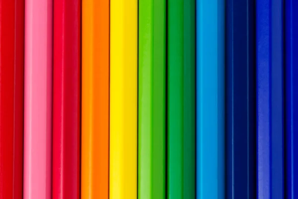 Рядок барвистих олівців — стокове фото