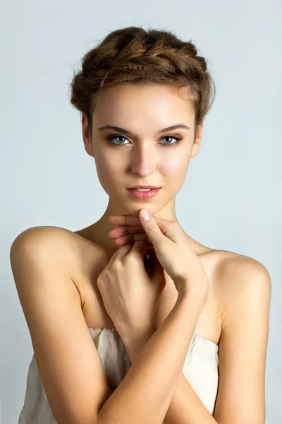 年轻漂亮的女人，与完美的健康肌肤的 spa 肖像 — 图库照片