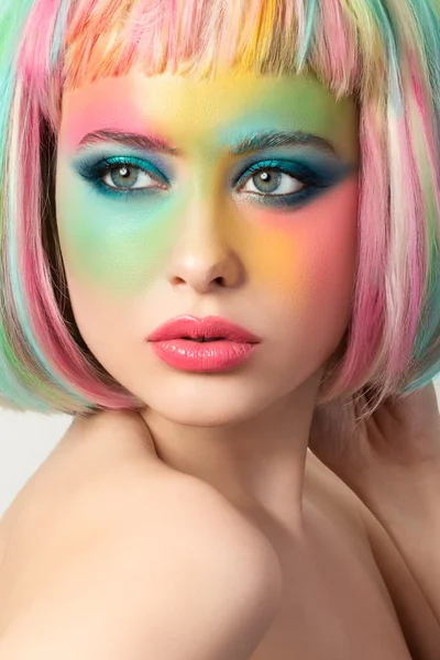 Portret van een jonge vrouw met grappige make-up — Stockfoto