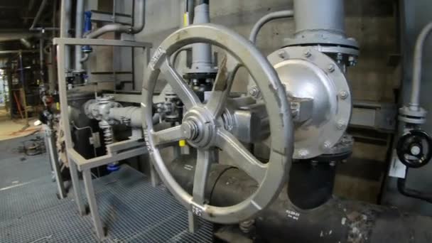 The valve in the boiler room. Water pump and pipes. — Stock Video