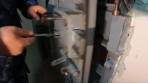 The iron door in the prison. — стоковое видео