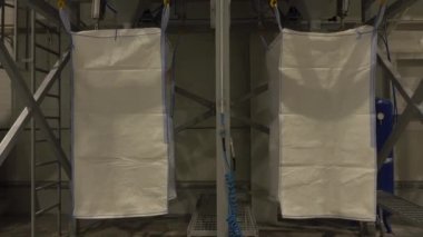 Pelet üretim tesisi. Isıtma evleri için çevresel kaynaklar.