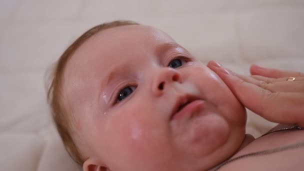 Little Baby Girl Suffering Dermatitis Acne Face Skin Cured Moisturizing — Wideo stockowe