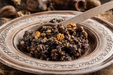 Geleneksel Slav yemeği ile geleneksel Noel yemeği. Noel arifesinde geleneksel yemekler.