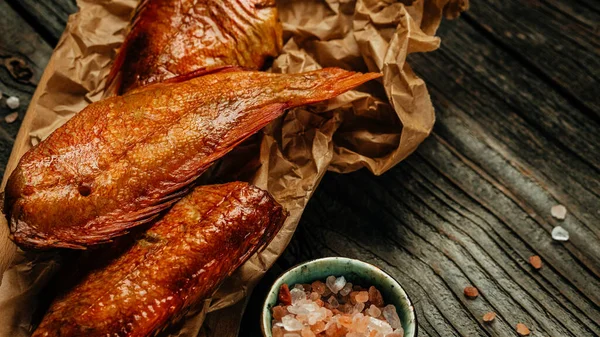 Peixe Fumado Linda Vitrine Peixe Deliciosos Lanches Para Cerveja Vista — Fotografia de Stock