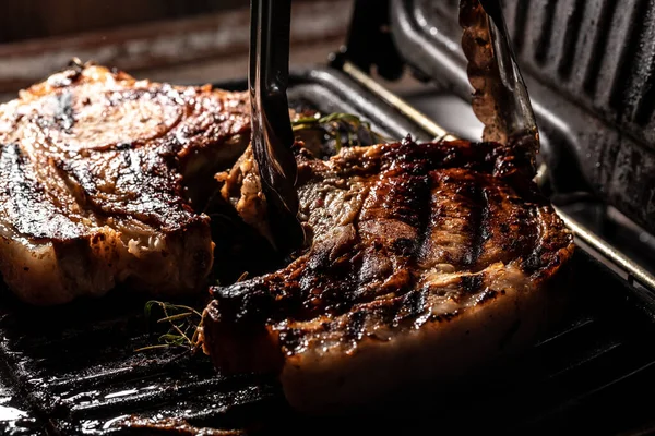 Carne Durante Grelha Costeleta Porco Grelhada Grelha Fundo Receita Alimentos — Fotografia de Stock