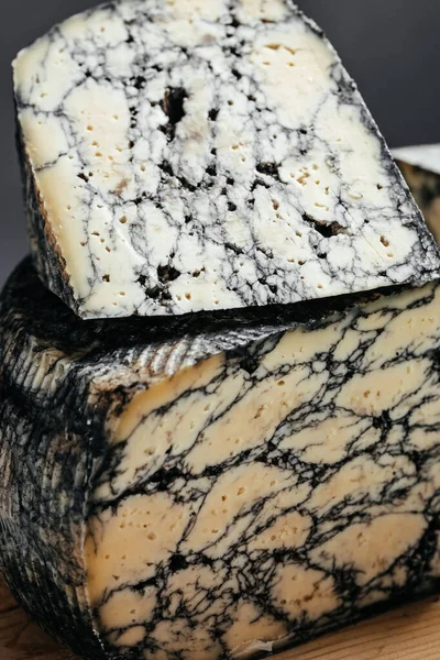 Mürekkepbalıklı Asiago Sert Peyniri Lezzetli Süt Ürünleri Yemek Tarifi Geçmişi — Stok fotoğraf