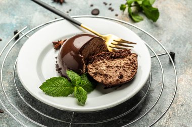 Çikolatalı mus tatlısı. Mini çikolatalı mus keki, tatlı..